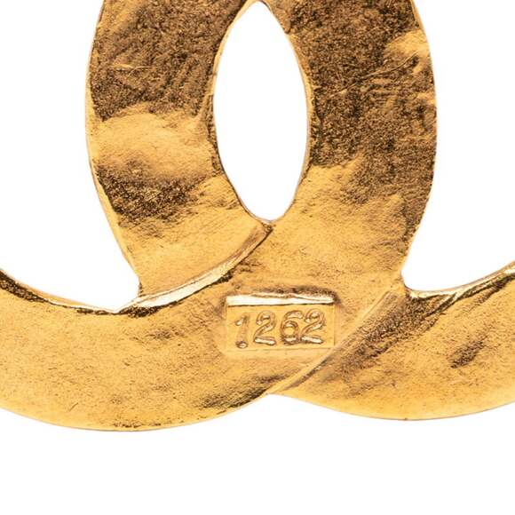 CHANEL Vintage Gold Logo Brooch - Picture 4 of 5